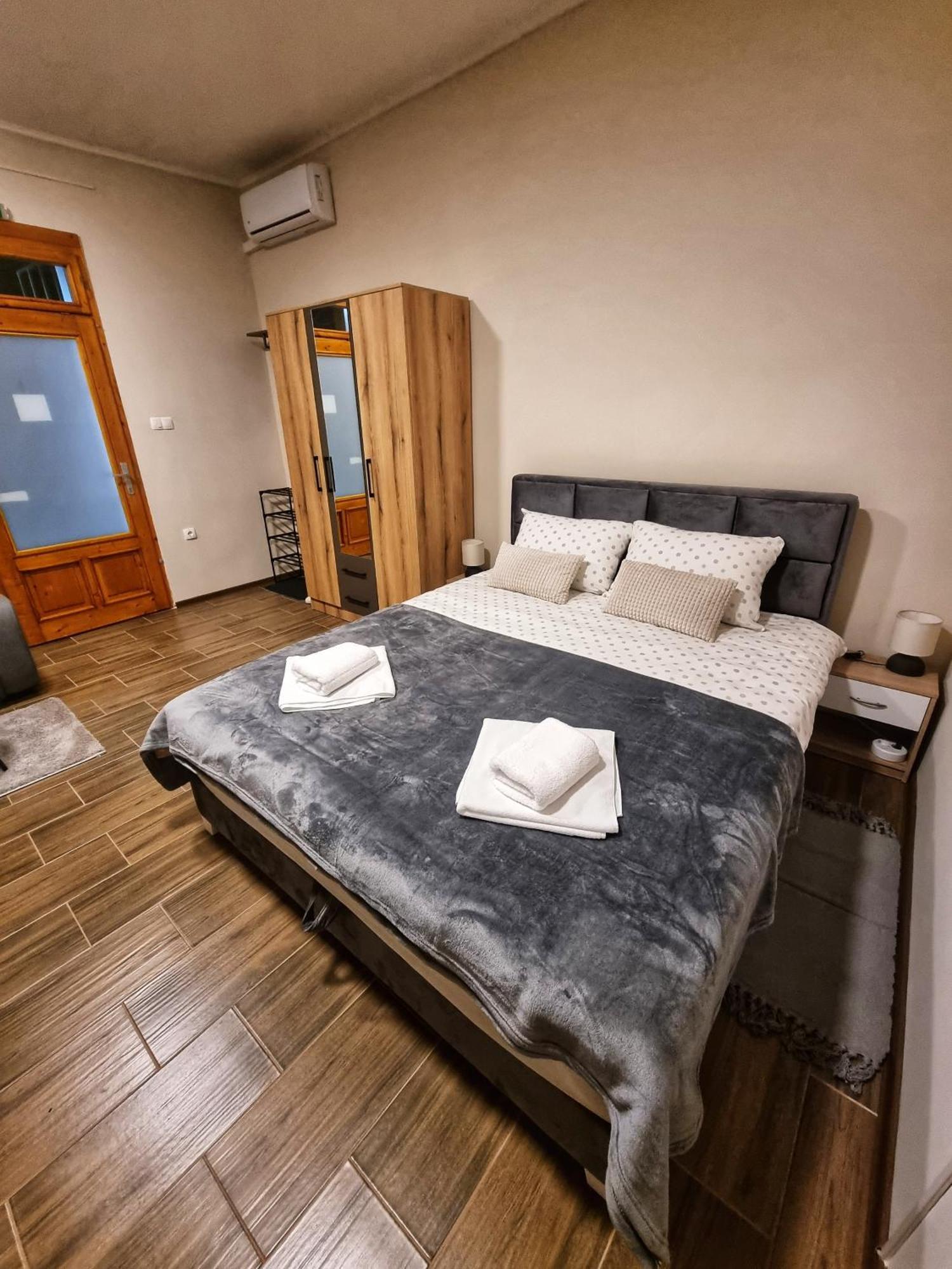 Dorce Apartmani Horgos Exteriör bild