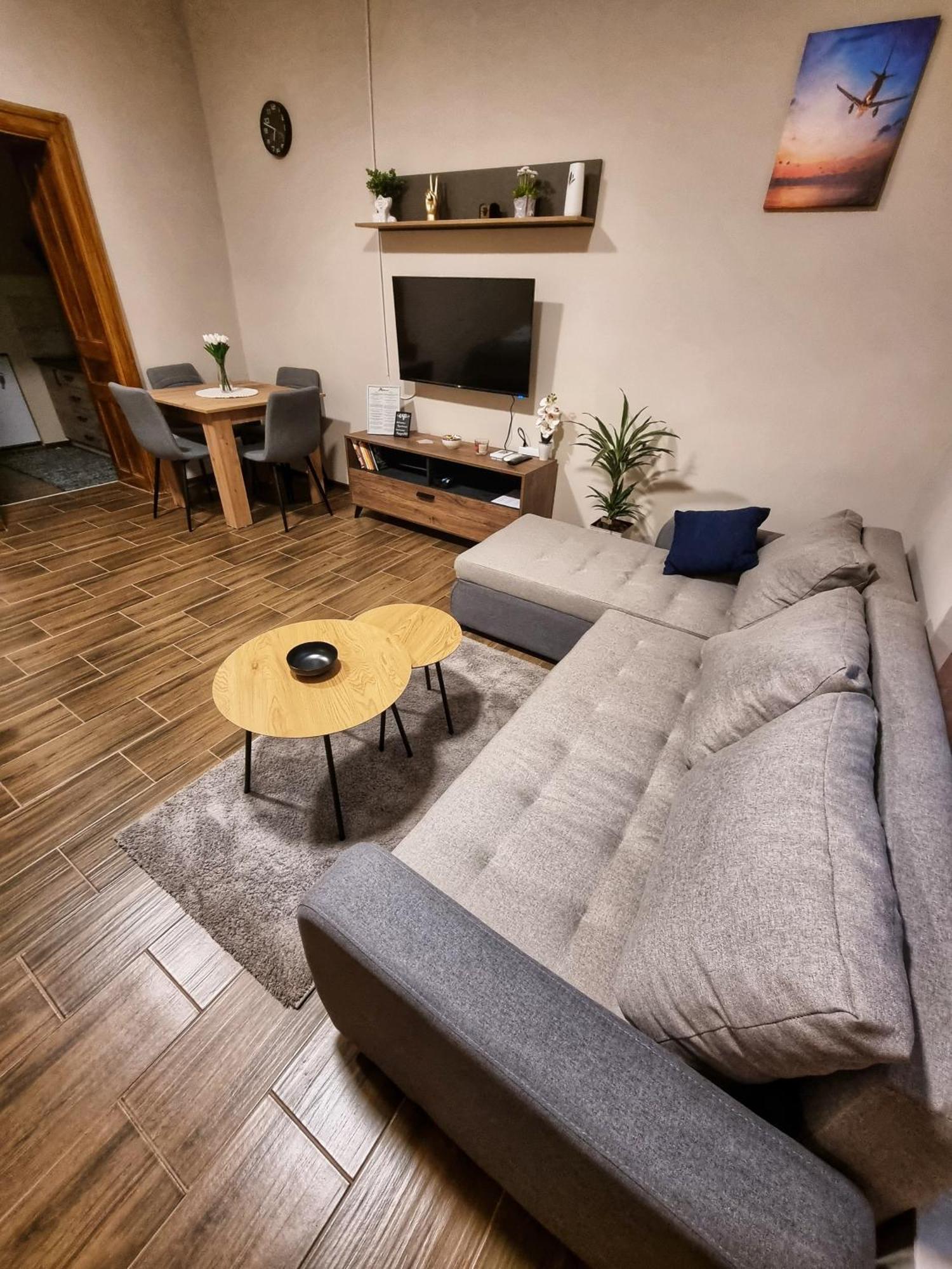 Dorce Apartmani Horgos Exteriör bild